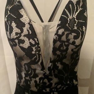 NEVER WORN Blac lace backless mini cocktail dress